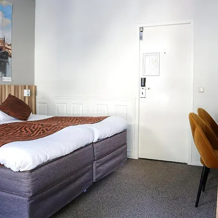 Asterisk, A Family Run Amsterdam